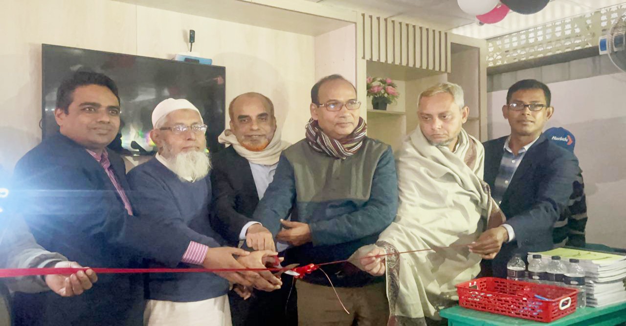 মনোহরগঞ্জে প্রযুক্তির বিকাশে কম্পিউটার ল্যাব ও দেয়ালিকা উদ্বোধন