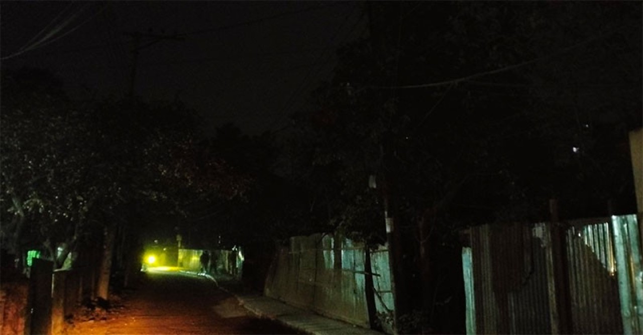 লাকসাম পৌরসভায় সন্ধ্যা হলেই নামে ঘুটঘুটে অন্ধকার লাকসাম পৌরসভায় সন্ধ্যা হলেই নামে ঘুটঘুটে অন্ধকার
